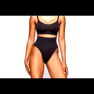 Skims Core Control Brief S/M